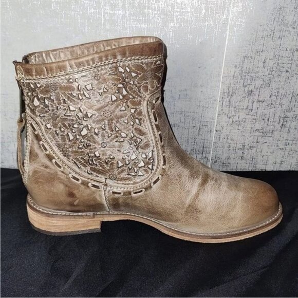 Corral Women's Taupe Laser-Cut Short Top Round Toe Boots Size 7 - Picture 5 of 14